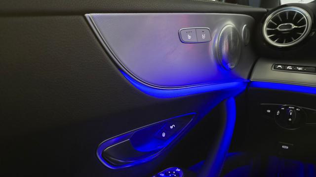 MERCEDES-BENZ E 220 usata, con USB