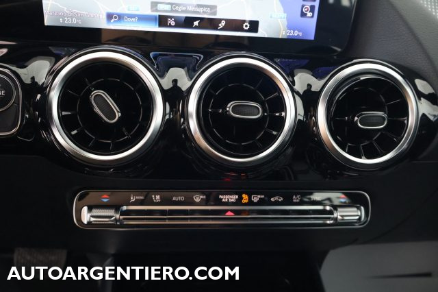 MERCEDES-BENZ GLA 200 usata, con Park Distance Control