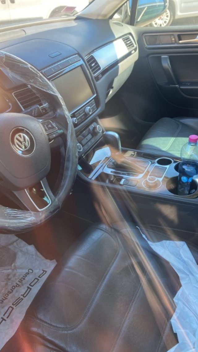 VOLKSWAGEN Touareg usata, con Autoradio