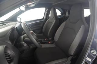 TOYOTA Aygo X usata 8