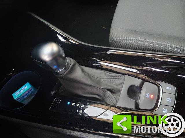 TOYOTA C-HR usata, con Sensori di parcheggio anteriori