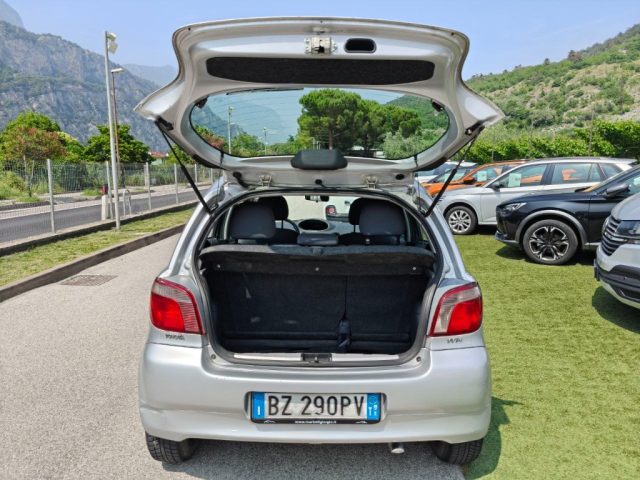 TOYOTA Yaris usata 10