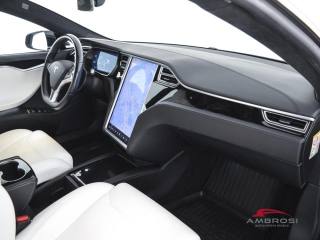 TESLA Model S usata 11