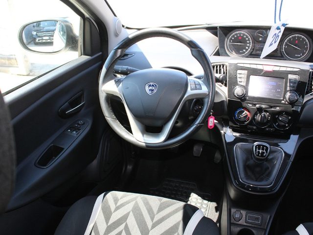LANCIA Ypsilon usata, con USB