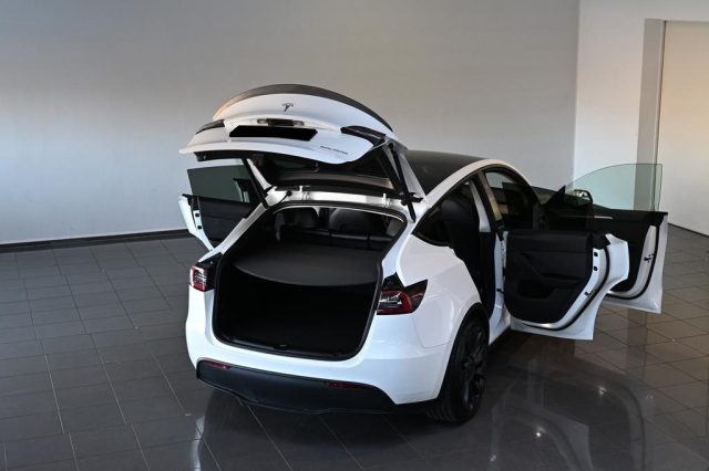 TESLA Model Y usata, con Autoradio