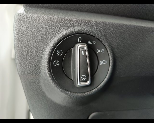 VOLKSWAGEN T-Roc usata, con Sedile posteriore sdoppiato