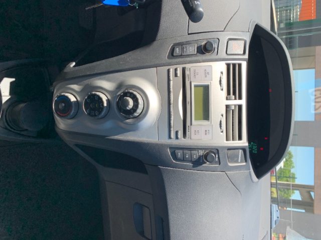TOYOTA Yaris usata, con Servosterzo