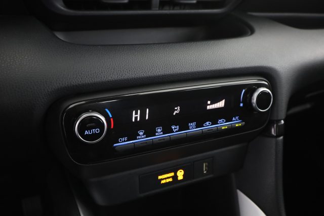 TOYOTA Yaris usata 8