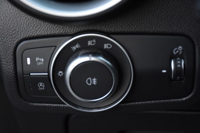 ALFA ROMEO Stelvio usata, con Sedile posteriore sdoppiato