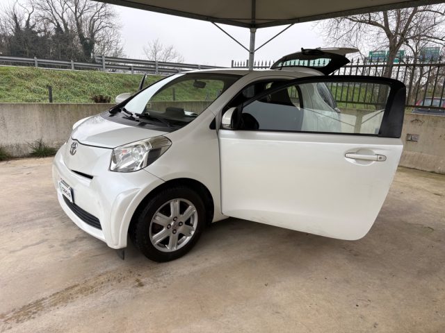 TOYOTA iQ usata 32
