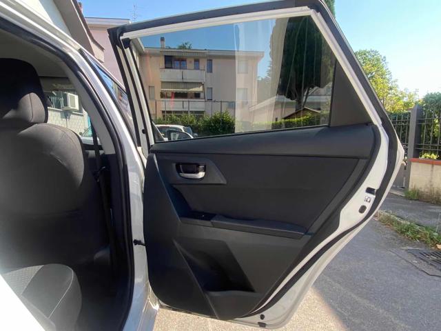 TOYOTA Auris usata 17