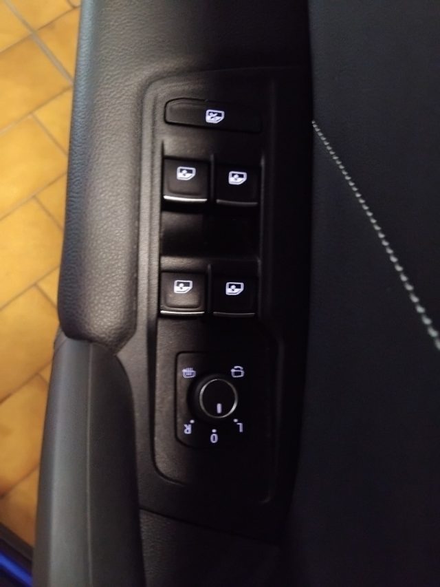 VOLKSWAGEN Tiguan usata, con Fari LED