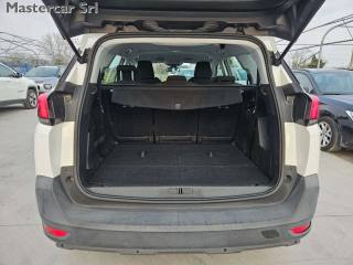 PEUGEOT 5008 usata, con Volante in pelle