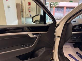 VOLKSWAGEN Touareg usata, con Autoradio