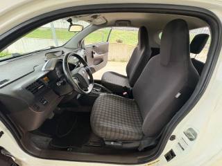 TOYOTA iQ usata, con USB