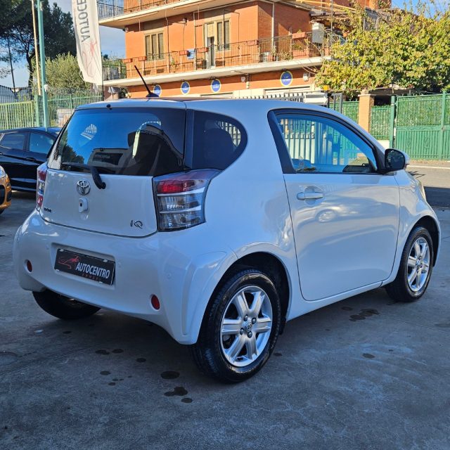 TOYOTA iQ usata, con Autoradio