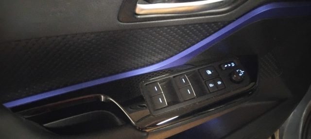 TOYOTA C-HR usata, con Specchietti laterali elettrici