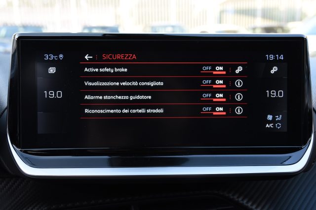 PEUGEOT 2008 usata, con Controllo vocale