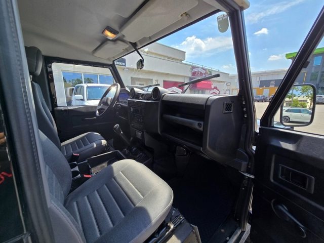 LAND ROVER Defender usata 11