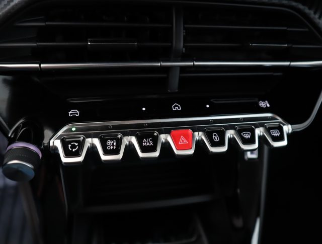 PEUGEOT 208 usata, con Volante multifunzione