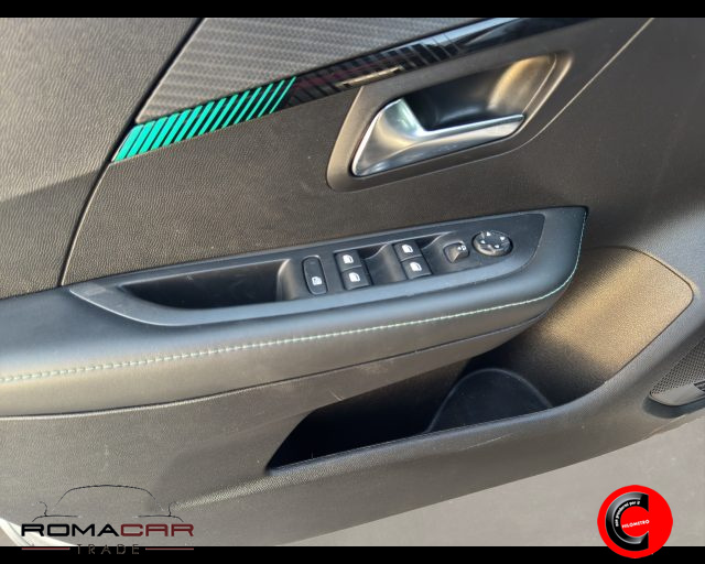 PEUGEOT 208 usata, con Sedile posteriore sdoppiato