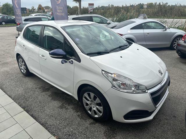 PEUGEOT 208 usata, con Autoradio