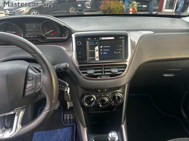 PEUGEOT 2008 usata, con Volante multifunzione