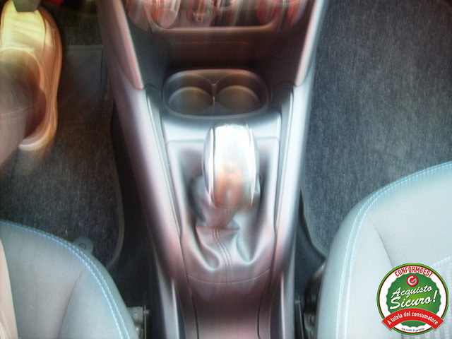 PEUGEOT 208 usata, con USB