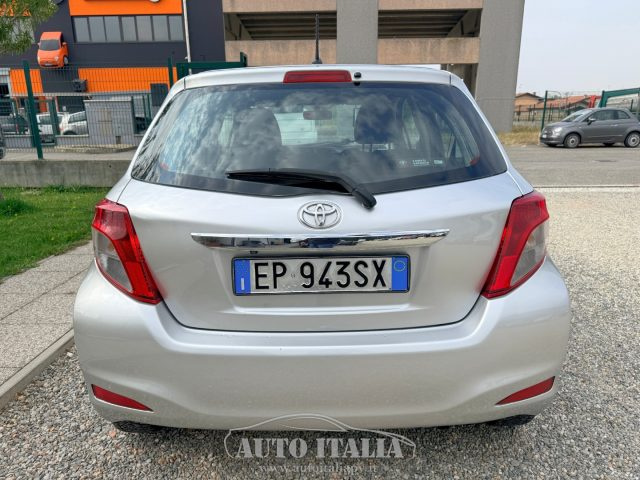 TOYOTA Yaris usata, con Autoradio