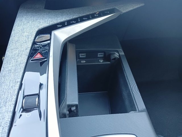 PEUGEOT 5008 usata, con Sistema di navigazione