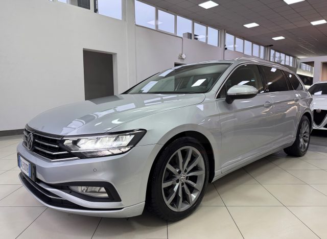 VOLKSWAGEN Passat Variant usata, con Sensori di parcheggio anteriori