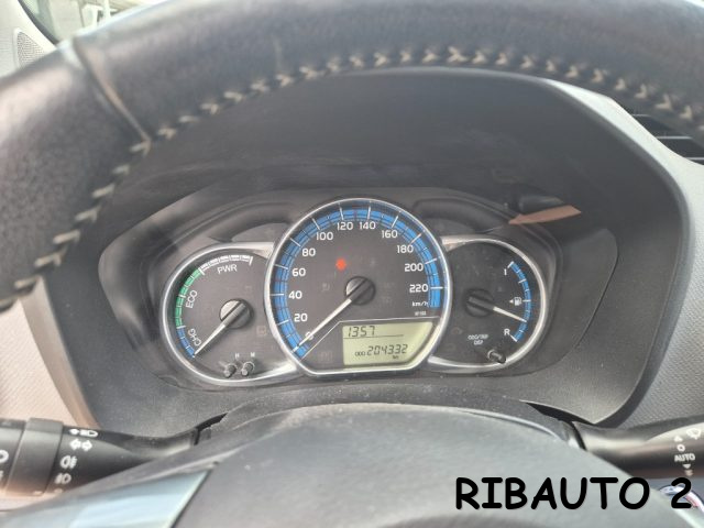 TOYOTA Yaris usata, con USB