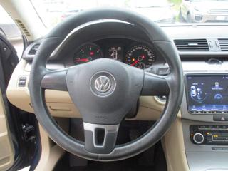 VOLKSWAGEN Passat usata, con USB
