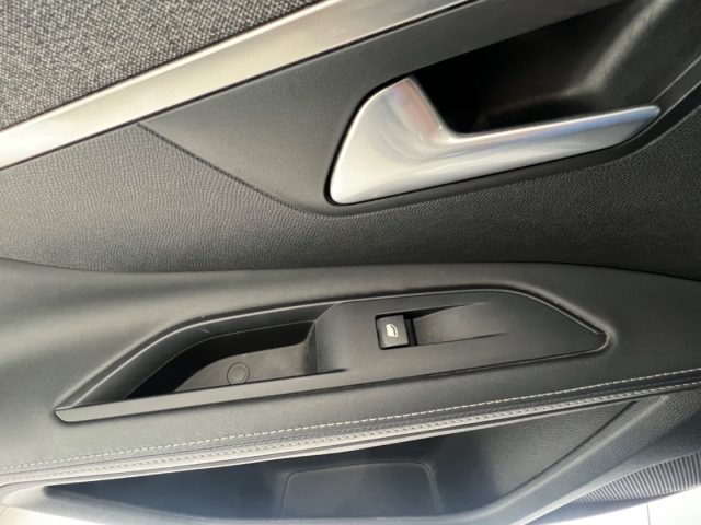 PEUGEOT 3008 usata, con Sistema di navigazione