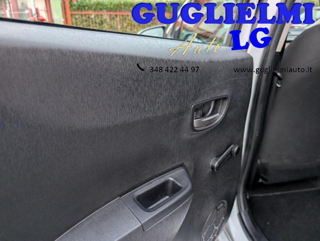 TOYOTA Yaris usata 21