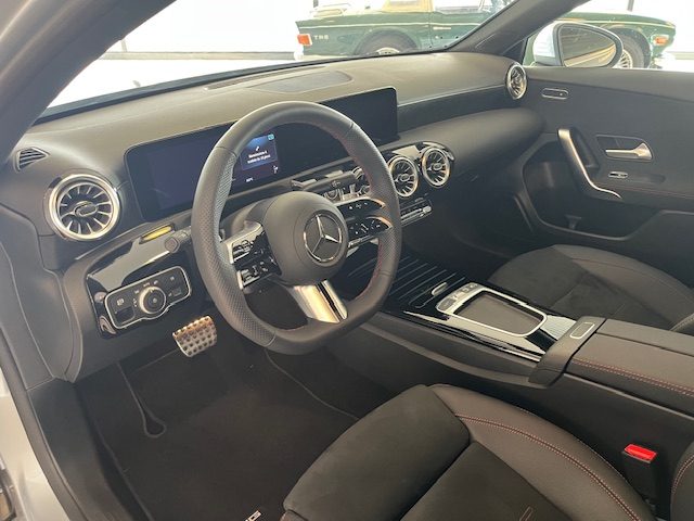 MERCEDES-BENZ A 200 usata, con Cronologia tagliandi