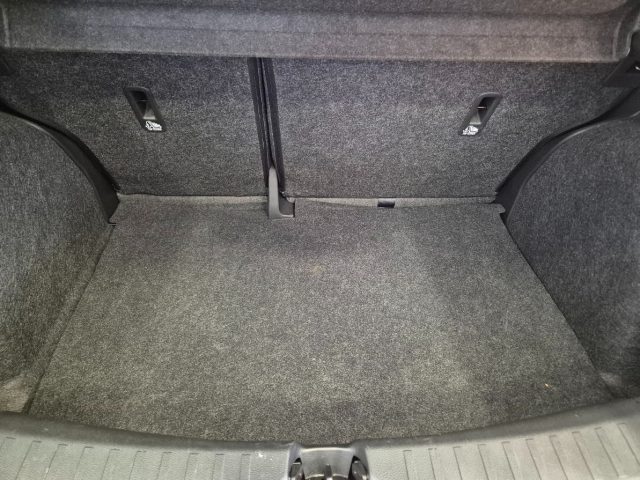 NISSAN Micra usata, con USB