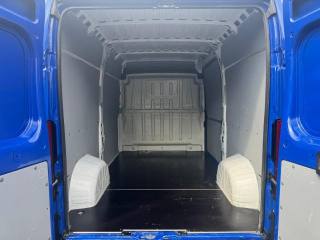 PEUGEOT Boxer usata, con Touch screen