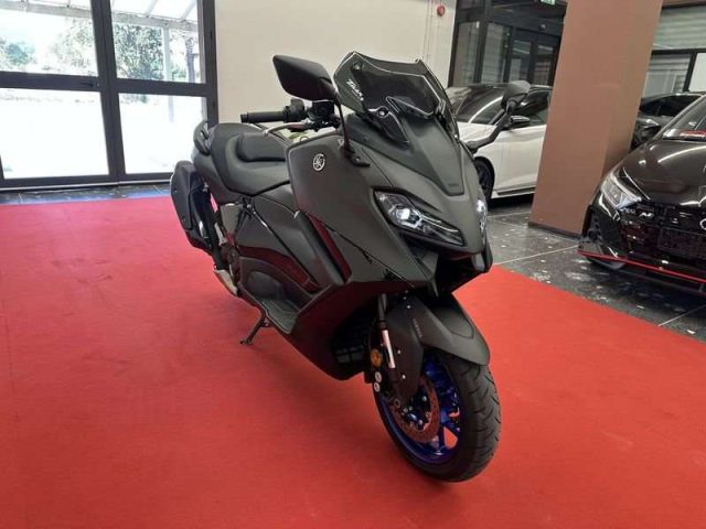 YAMAHA T-Max 560 usata 2