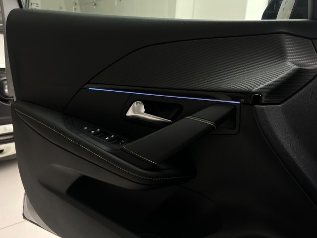 PEUGEOT 208 usata, con Volante multifunzione