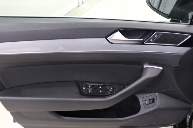 VOLKSWAGEN Passat Variant usata, con Touch screen