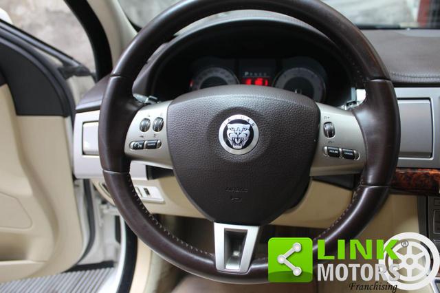 JAGUAR XF usata, con Leve al volante