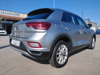 VOLKSWAGEN T-Roc usata, con Autoradio