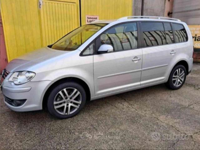 VOLKSWAGEN Touran usata, con Airbag