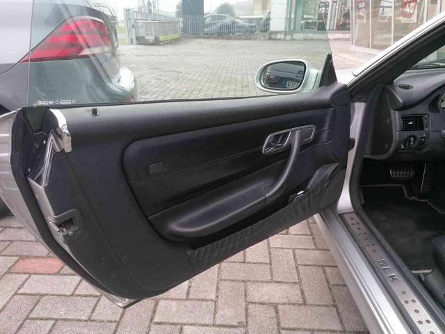 MERCEDES-BENZ SLK 200 usata, con Fendinebbia