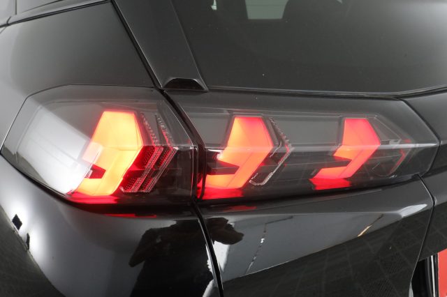 PEUGEOT 2008 usata 9