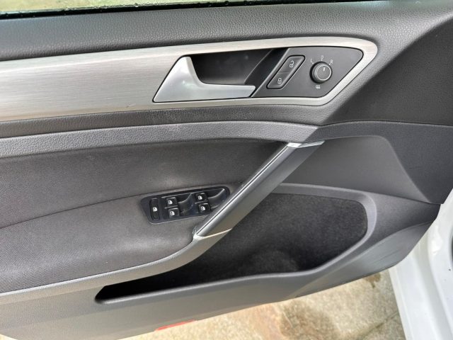 VOLKSWAGEN Golf usata, con Autoradio