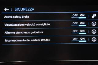 PEUGEOT 2008 usata, con Luci diurne LED