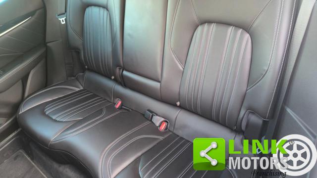 MASERATI Levante usata, con Leve al volante