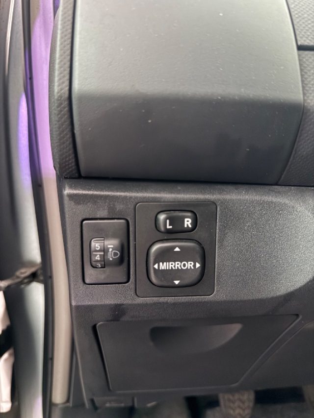 TOYOTA Yaris usata 14